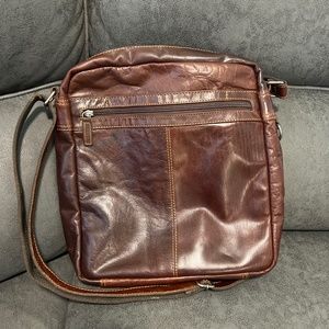 Jack George’s voyager crossbody